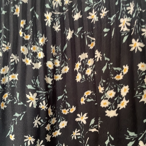 Max Studio black/yellow/white bell sleeve top with gathered bodice. So cute! - Picture 3 of 7